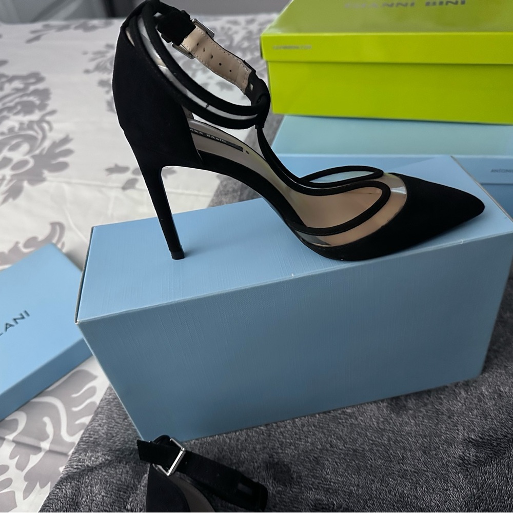 Chic Black Strappy Heels